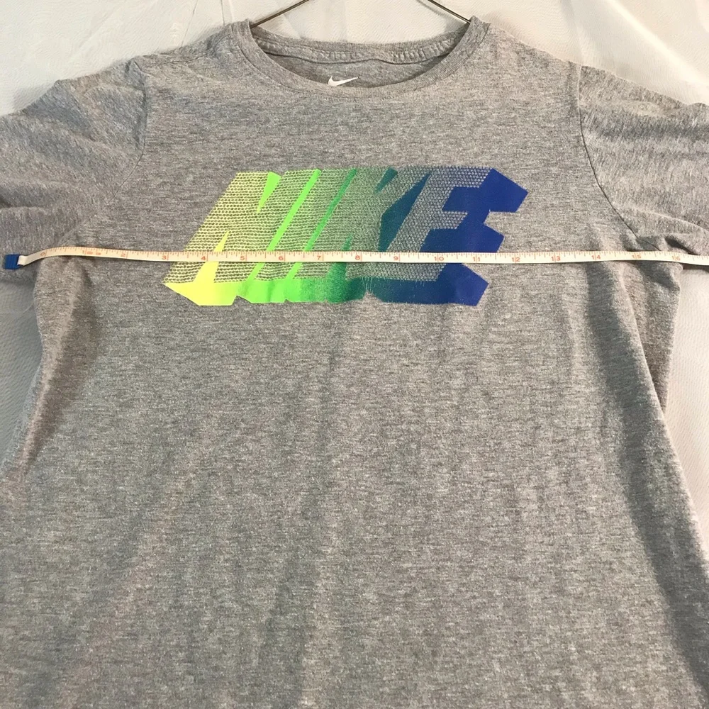 Nike tee shirt size large